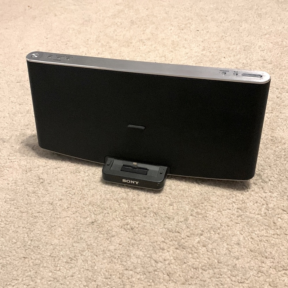 Old speaker with iPhone mount for music (NO CABLE)